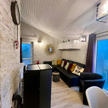 De La Fee Marion Et Alice Camping